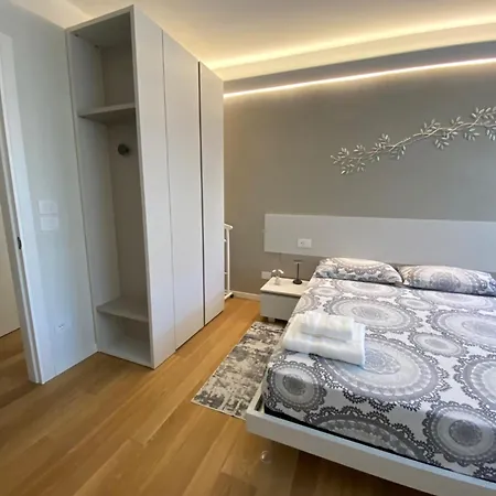 Hz+ Costantini Apartment *